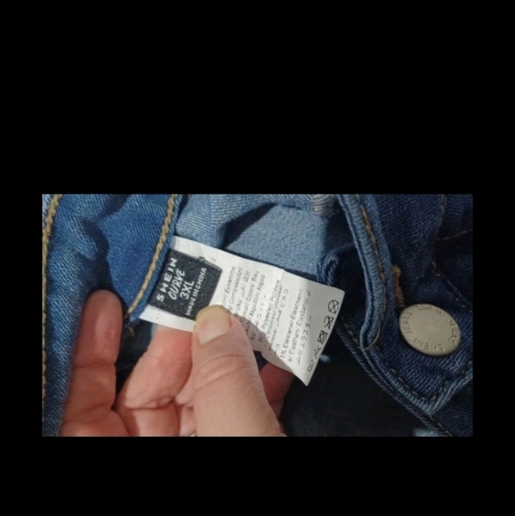 High-Waisted Blue Flare Jeans - Picture 13 of 13